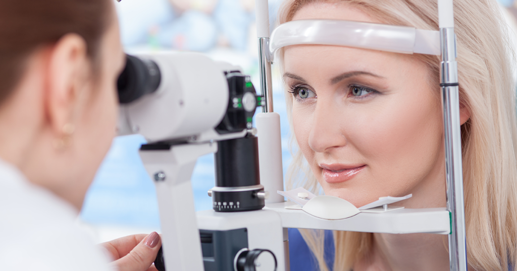 eye test for contact lens fitting